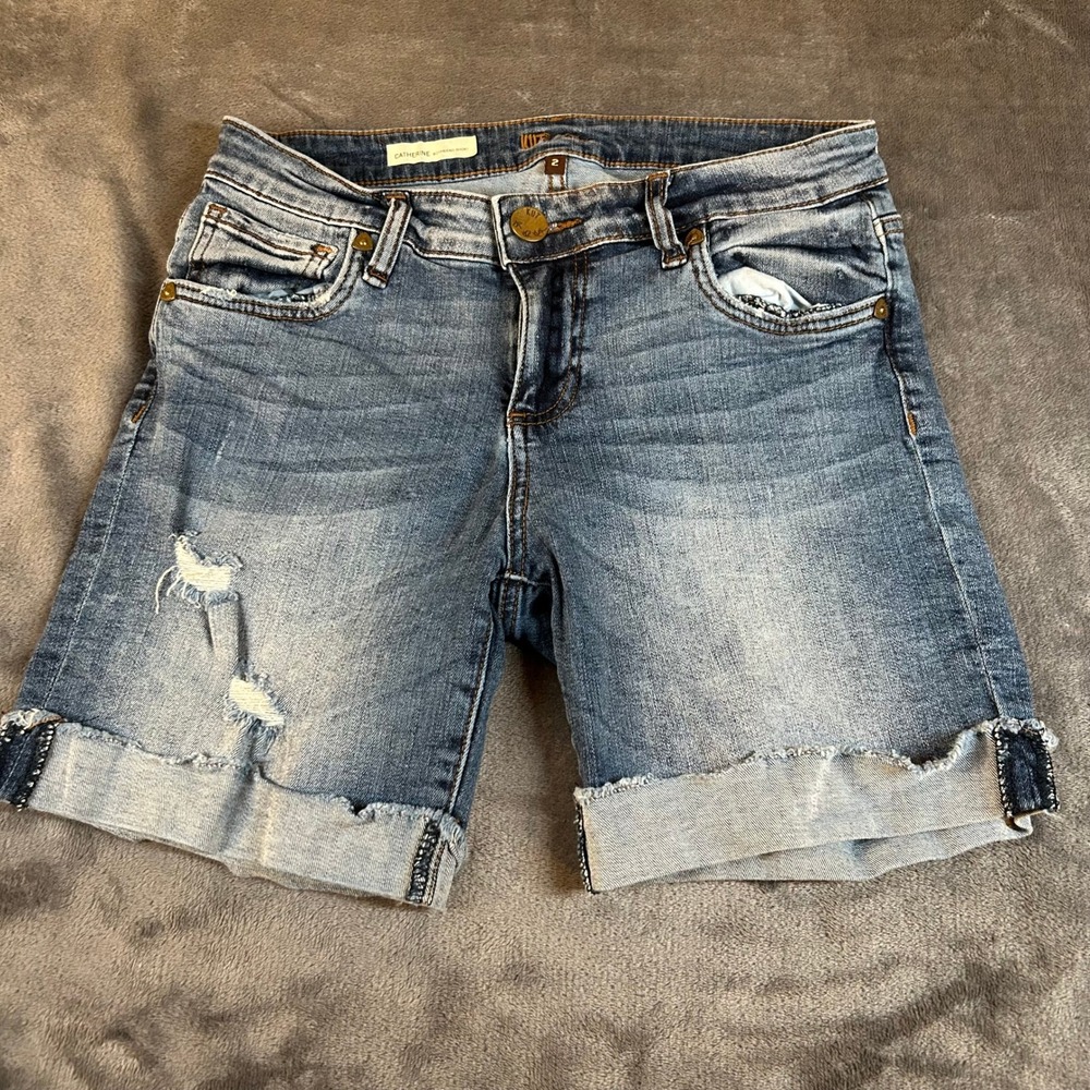 KUT from the Kloth Catherine Boyfriend Denim Shorts Distressed Blue Womens sz 2